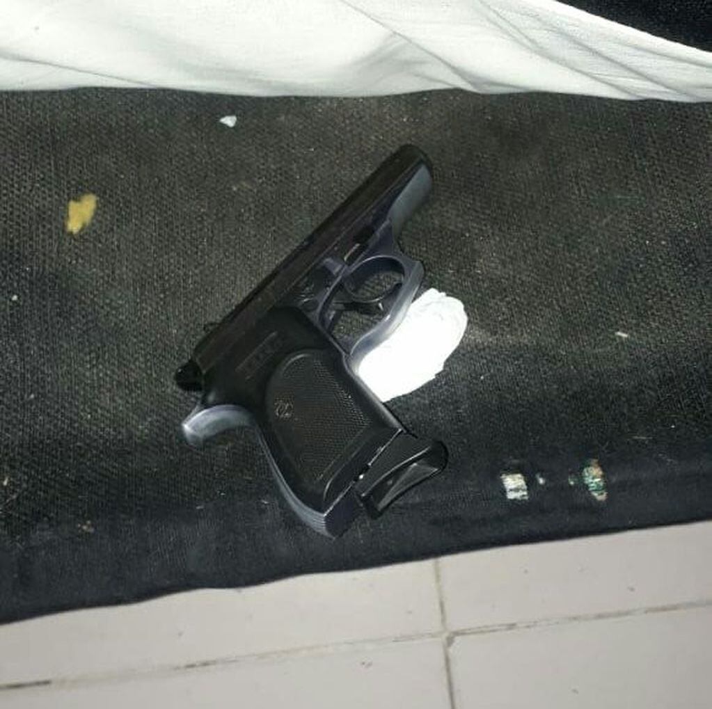 Policía incautó un arma con la numeración limada.