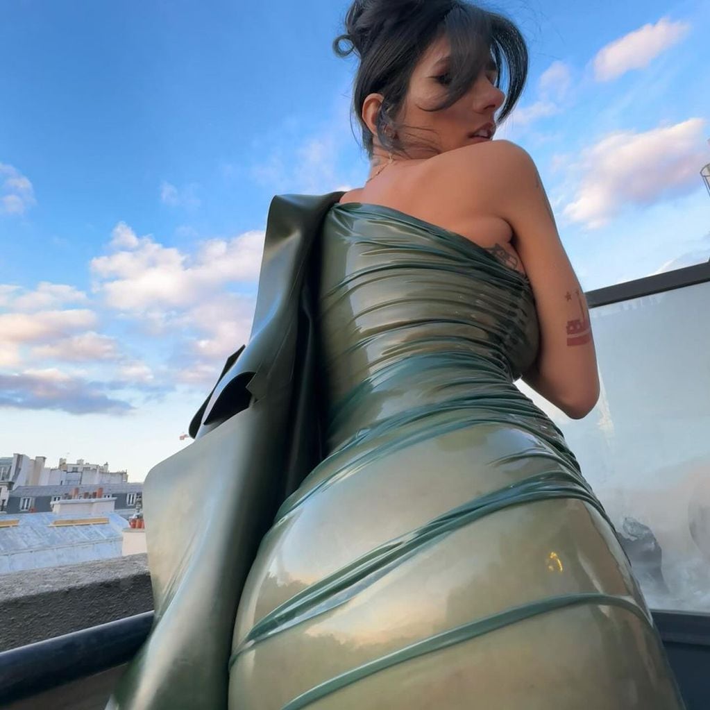 El increíble vestido de látex que lució Mia Khalifa.