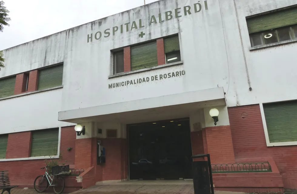 La víctima de 47 años fue trasladada desde Esquiú y Larrea hasta el Hospital Alberdi.