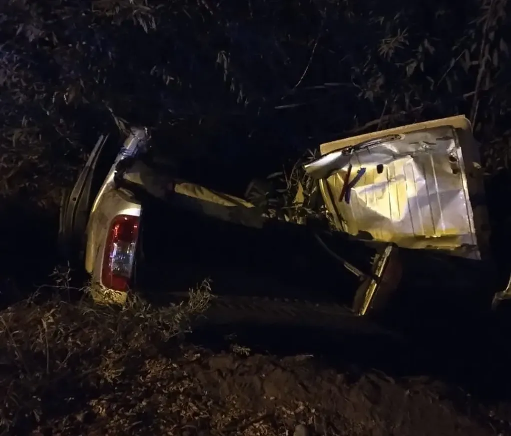 Un hombre perdió el control de su camioneta en Lavalle, cayó a un zanjón y está grave