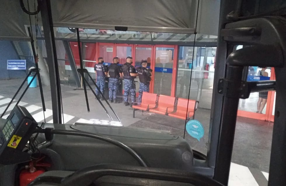 La terminal de Córdoba amaneció con custodia policial para permitir que circulen los colectivos.