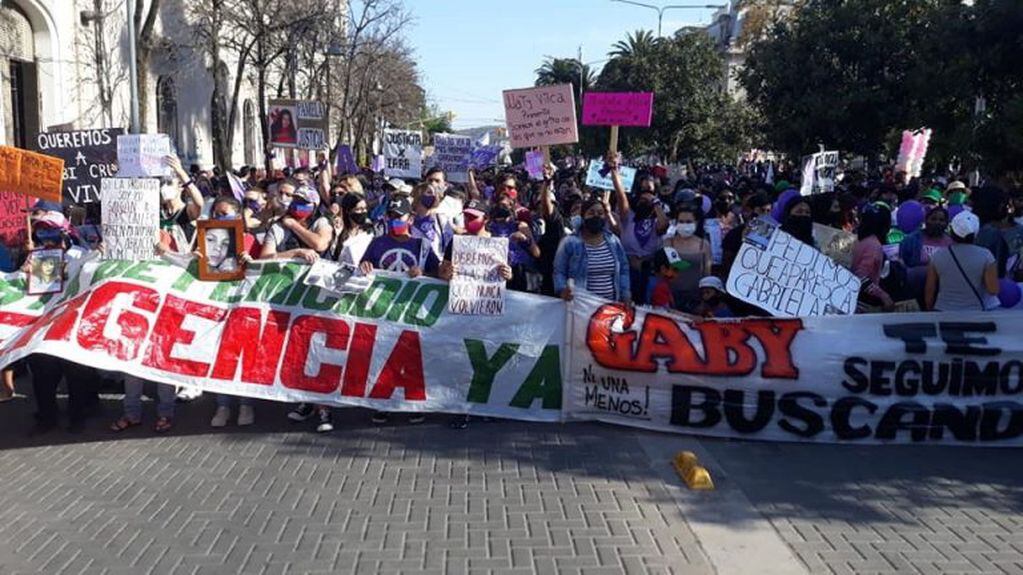 La marcha de la Multisectorial de Mujeres de Jujuy recorrió las calles céntricas el miércoles por la tarde.