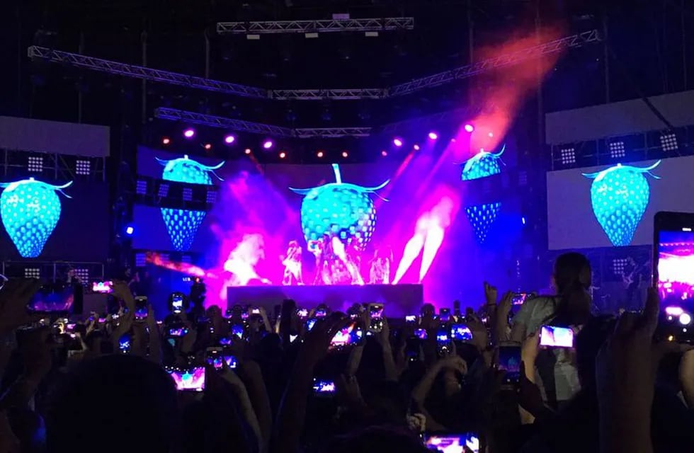 En vivo, 'Tini' Stoessel realizó un show con más de 100 mil asistentes en Posadas