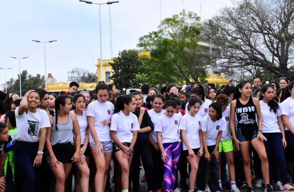 Hubo maratón para todos los estudiantes sobre la Avenida Costanera