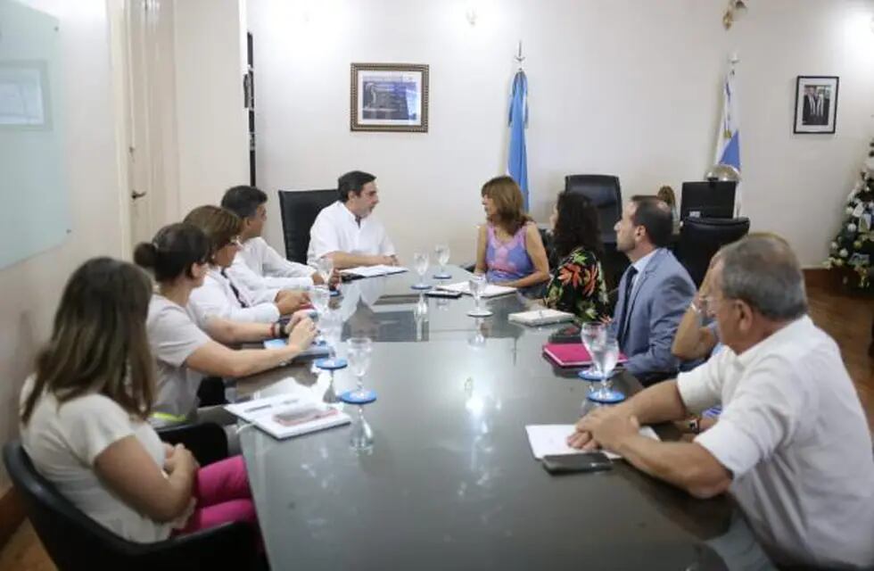 Reunion entre los Ministros, de Salud Luis Medina ruiz y de Educacion , Susana Montaldo