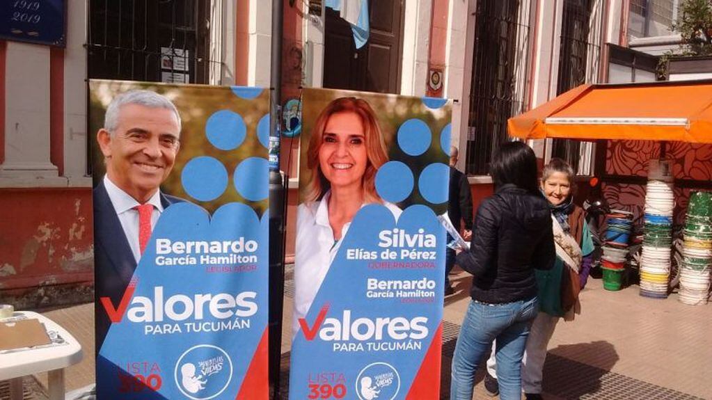 La campaña se instaló en la peatonal. (Vía Tucumán)