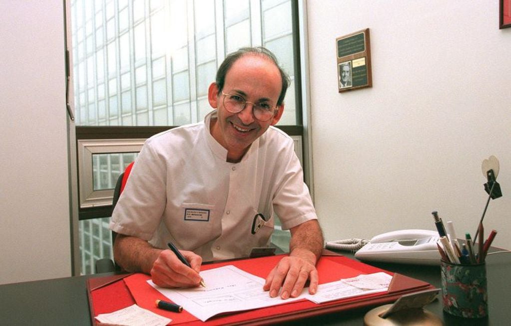 El profesor Philippe Menasché (Foto: The Sun).