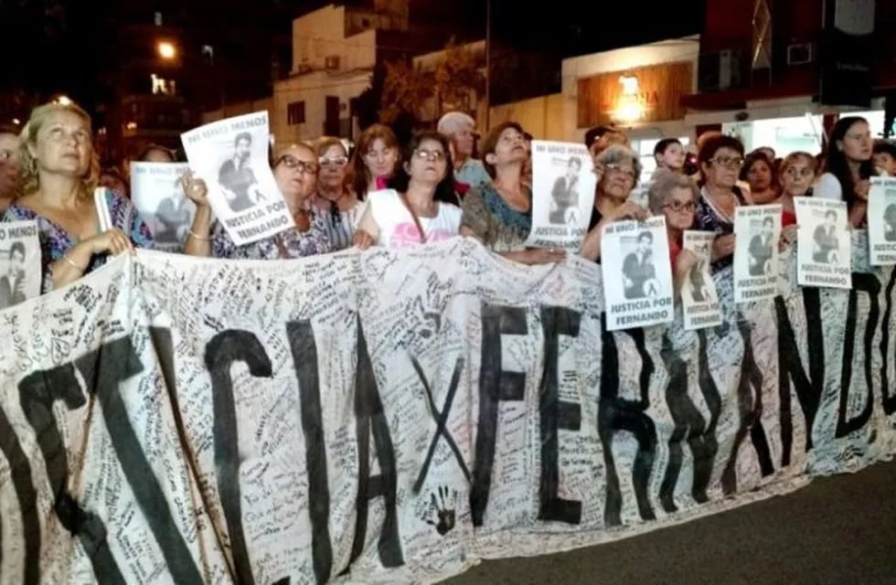 Familiares, amigos y vecinos de Gualeguaychú marcharon a un mes del crimen de Fernando Pastorizzo.