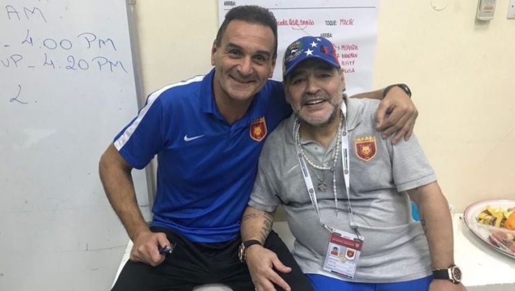 Luis Islas y Diego Maradona, cuando trabajaron juntos en Al Fujairah.