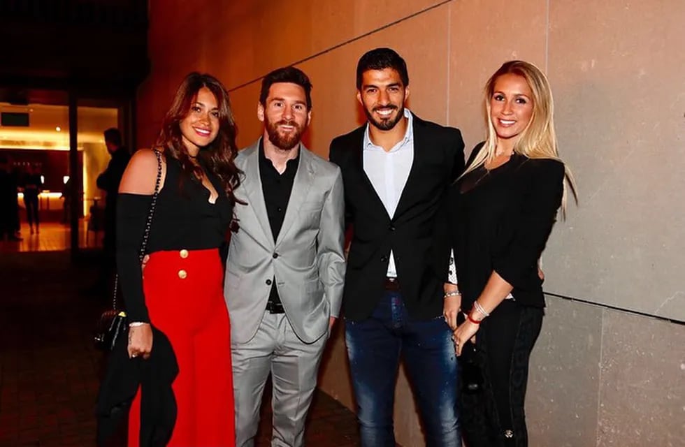 Lionel Messi y Antonela Roccuzzo viajan a la celebración de los 10 años de casados de Luis Suárez y Sofía Balbi. (Instagram)