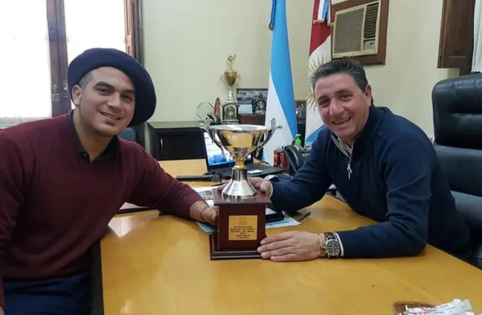 Daniel Salibi con Luis Ludueña (Fotos: Municipalidad de Mendiolaza)
