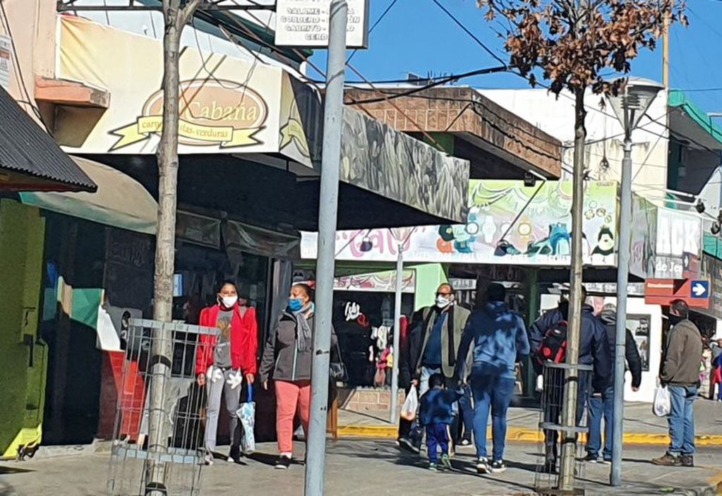 En Carlos Paz, uso de barbijo o tapabocas obligatorio desde el 16 de abril. (Foto: VíaCarlosPaz).