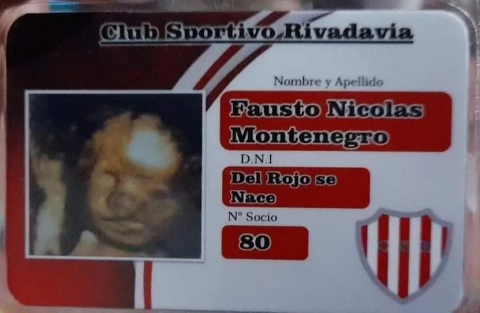 El carnet de socio de Fausto Nicolás Montenegro, un bebé que aún no nace pero ya es hincha del Club Sportivo Rivadavia.
