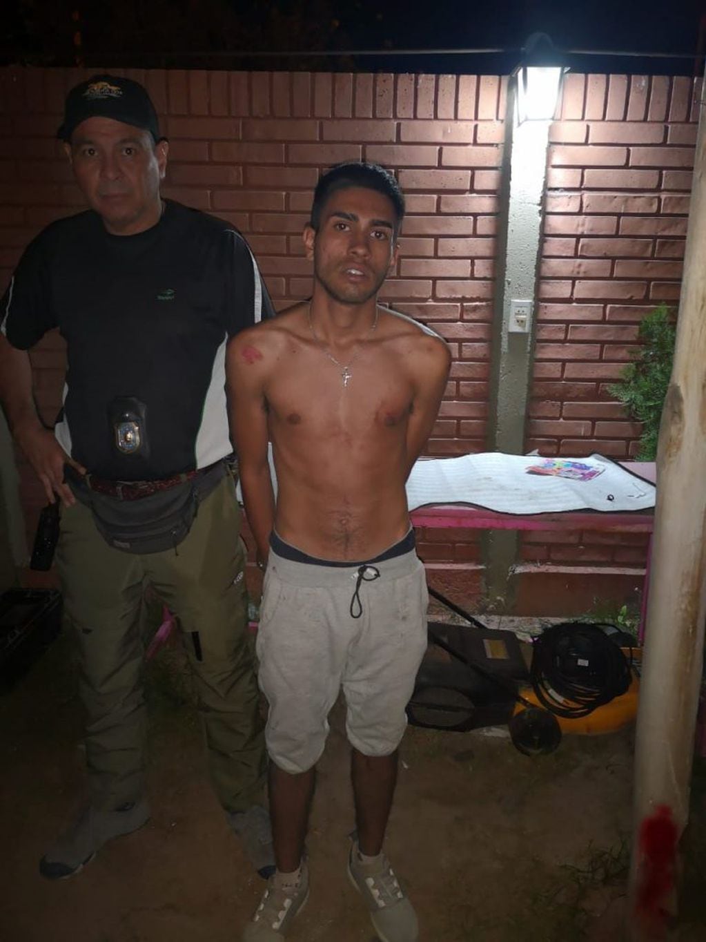 El sujeto detenido fue identificado como Víctor Nahuel Salas Riveros, quien tiene antecedentes delictivos.