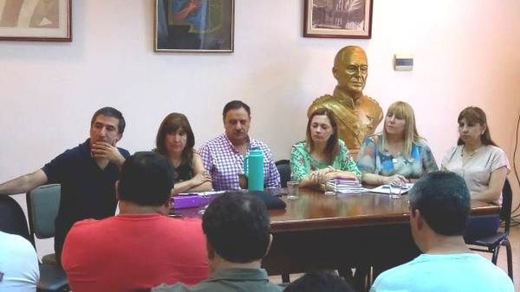 La reunión entre los gremialistas y los dirigentes del PJ se desarrolló en la sede del partido