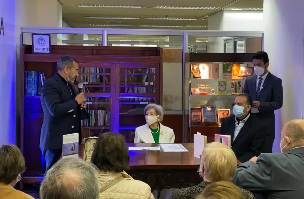 Organizado por el Gobierno correntino a través de la delegación provincial en la ciudad de Buenos Aires y con el apoyo del Instituto de Cultura de la Provincia, se realizó la inauguración de la biblioteca “Marta de París”