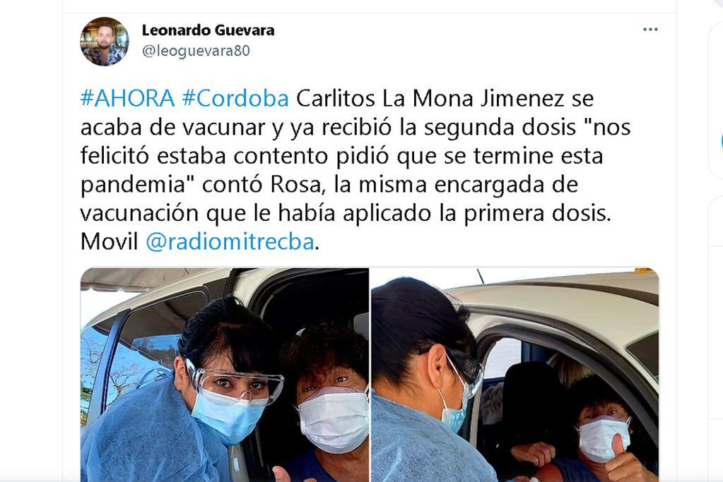 Feliz. La Mona junto a la enfermera Rosa González, la misma que le inoculó la primera dosis.