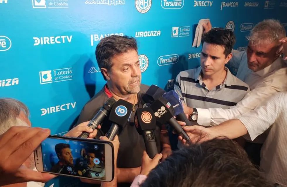 Caruso Lombardi en conferencia de prensa tras asumir como DT de Belgrano.