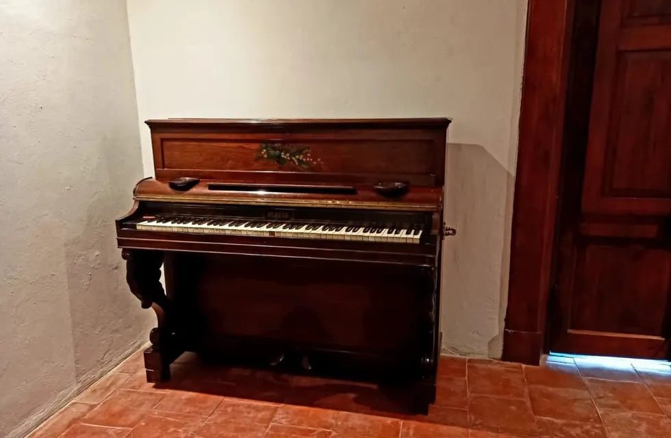Filmó a un "fantasma" tocando el piano de su casa.
