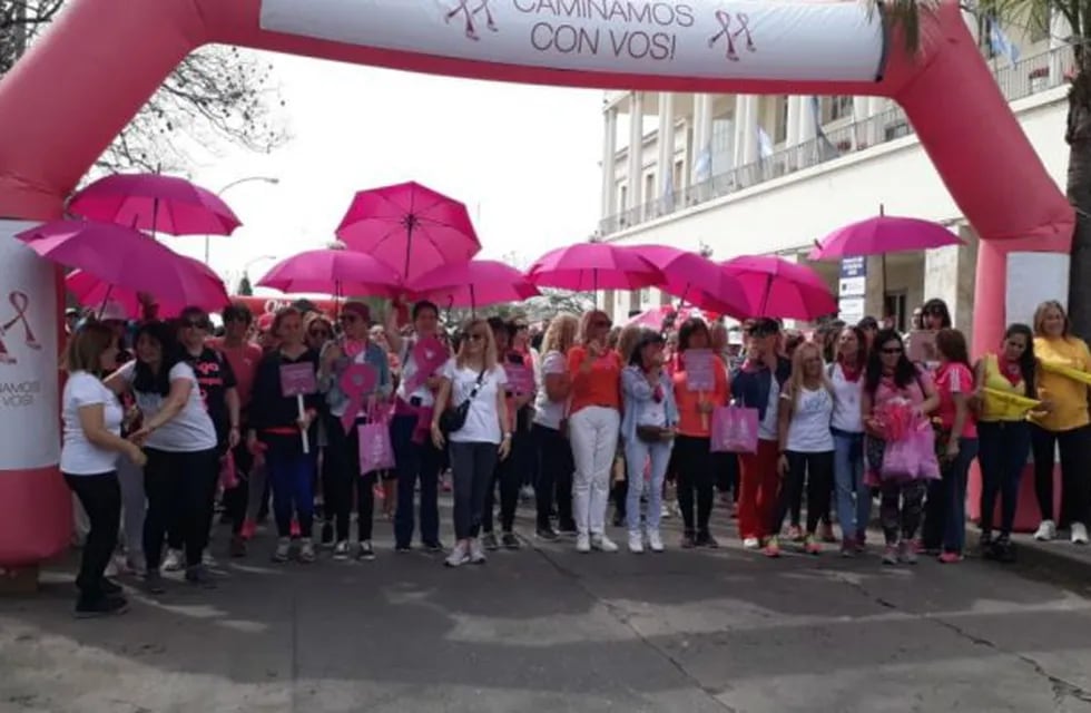 La caminata Caminamos con vos contra el cáncer de mama, un éxito en Córdoba.
