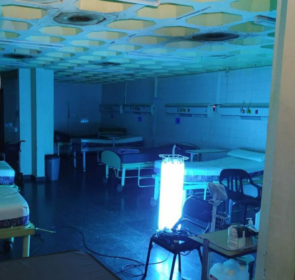En Orán usan una lámpara ultravioleta para descontaminar ambientes (Profesional FM)