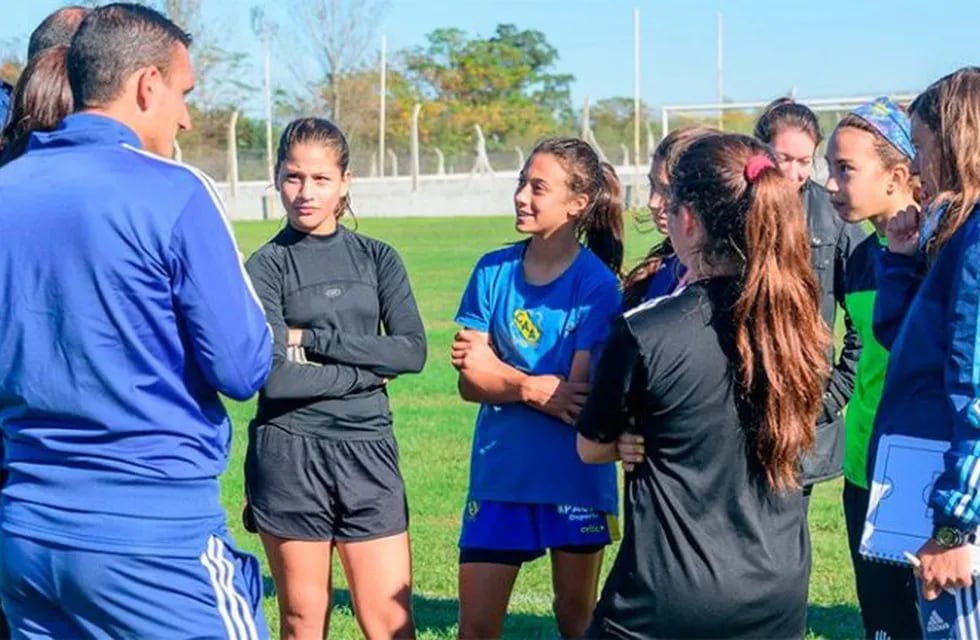 La joven paranaense que no podía jugar al fútbol por ser mujer, entrenó en la Pre Selección Sub15