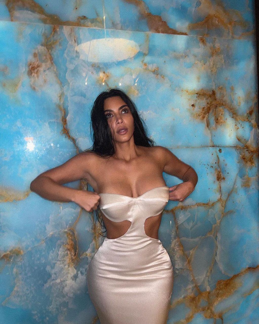 Kim Kardashian deslumbró con este vestido.