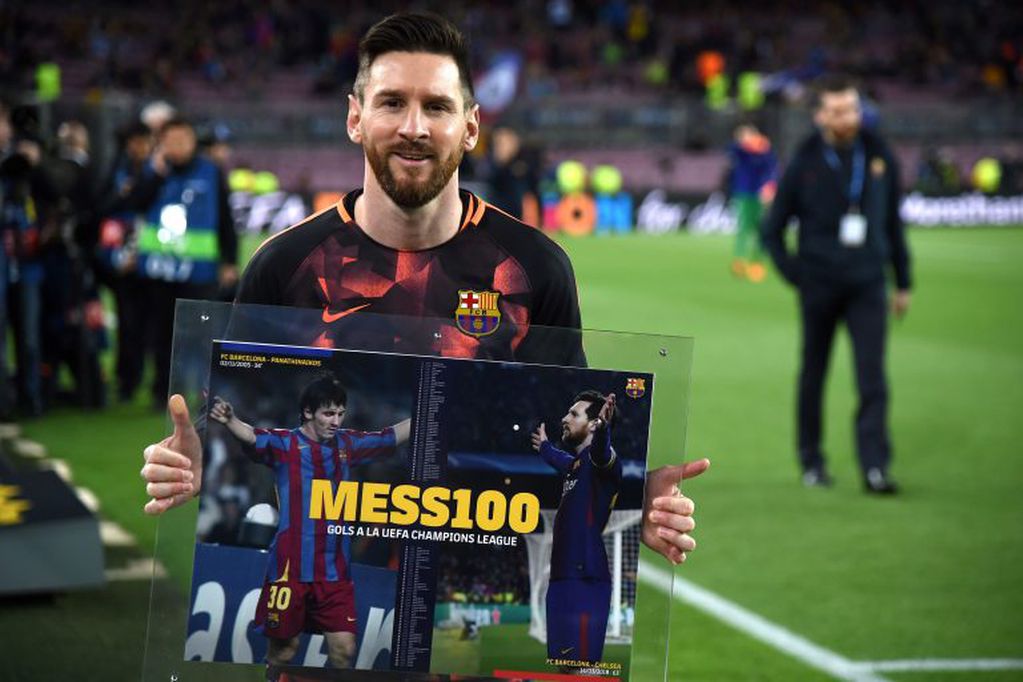 El homenaje a Lionel Messi en la previa al encuentro con Roma. Foto: AFP.