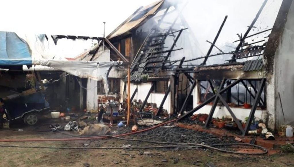 Casa incendiada en San Lorenzo, Salta. (Web)