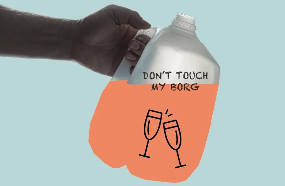 El reto "borg" consiste en mezclar distintos líquidos con alcohol principalmente.