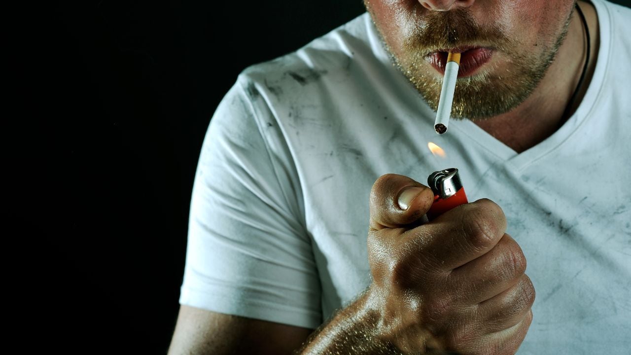 Los fumadores sufren de tos una vez que deciden dejar de consumir cigarrillo.