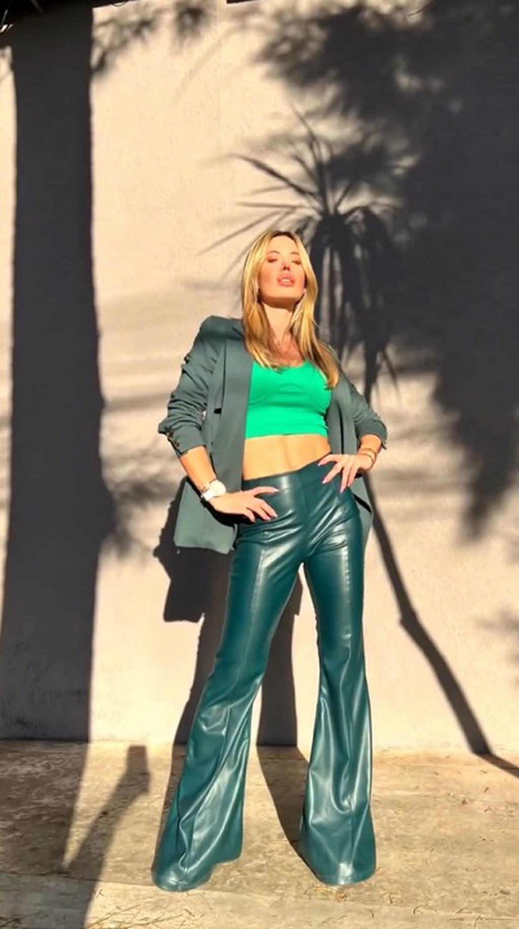 La modelo deslumbró con su buen gusto para la moda con un outfit verde inglés en las redes sociales / Foto: Instagram