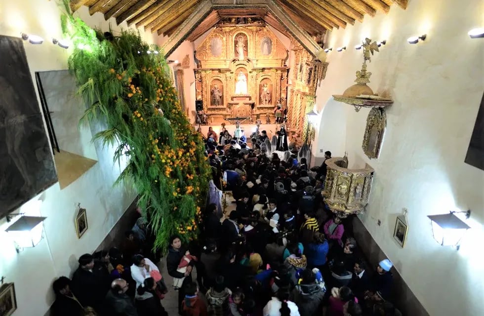 La iglesia de Yavi, en el extremo norte de la provincia de Jujuy, acoge a la feligresía de la región para la Semana Santa.