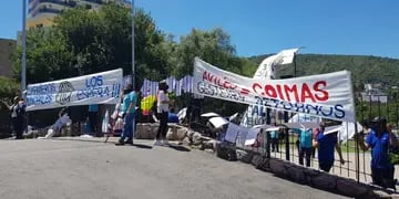 Manifestación de la Coopi ante la Municipalidad de Carlos Paz.