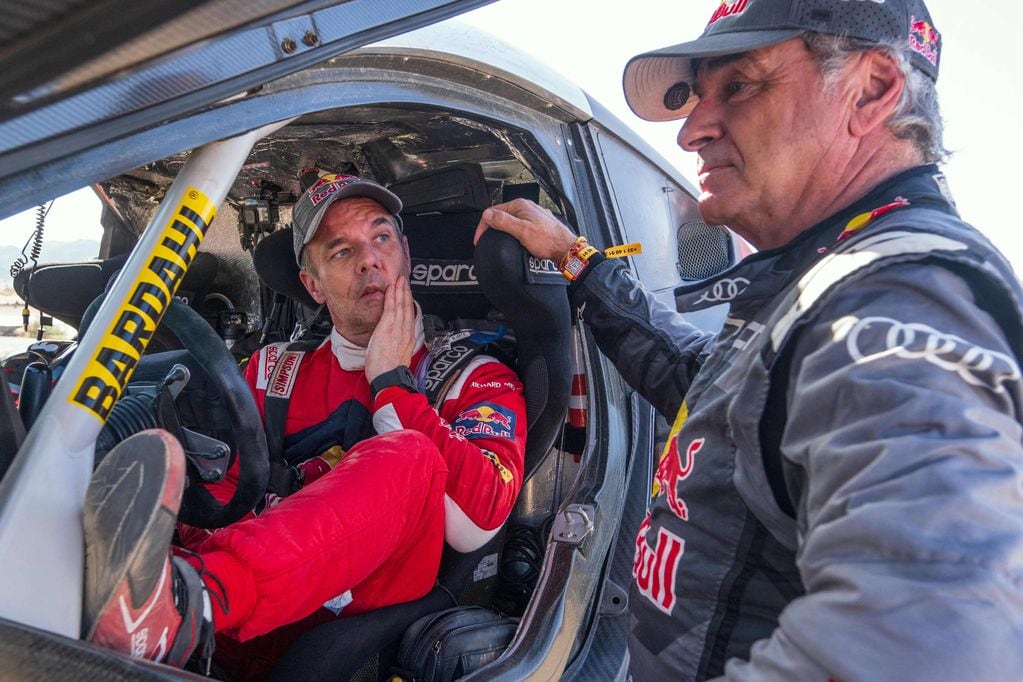 Loeb y Sainz. Los protagonistas en la batalla por el título en el Dakar 2024.