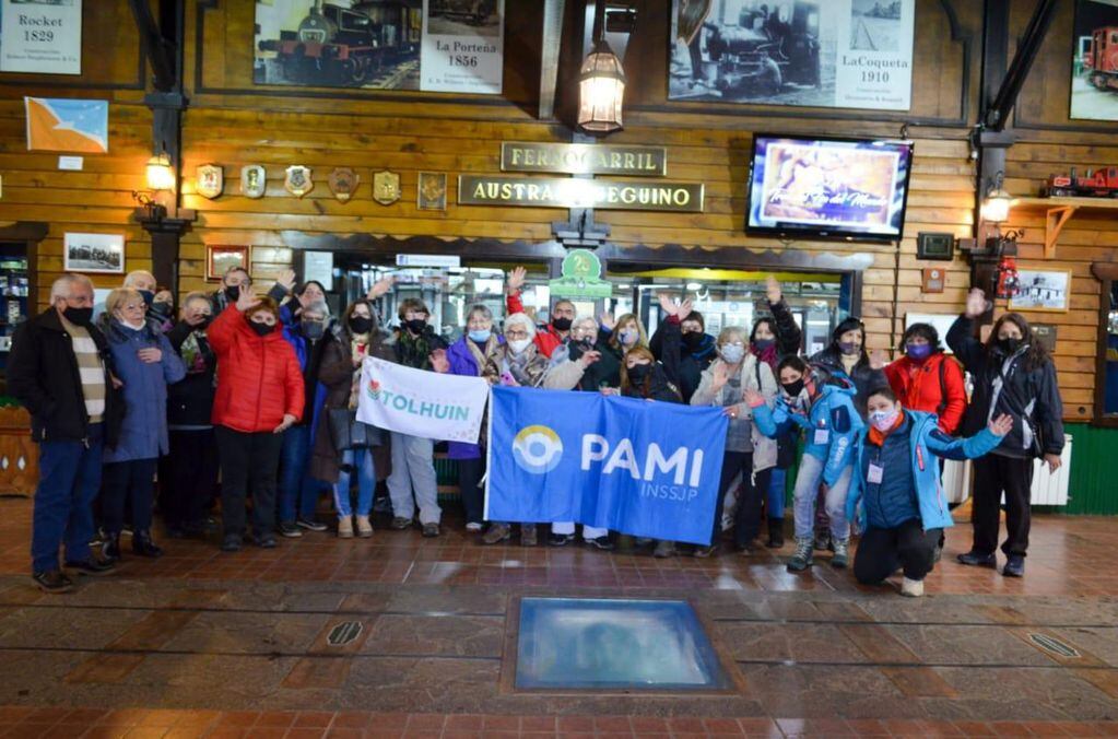 Adultos mayores de Tolhuin visitaron Ushuaia y anduvieron en el legendario Tren del Fin del Mundo.
