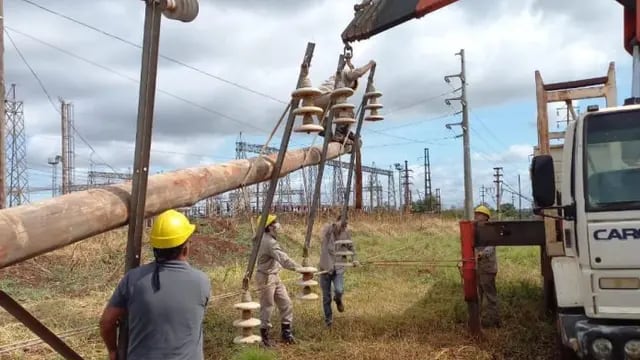 Un total de 11 postes de energía debieron ser repuestos tras la tormenta