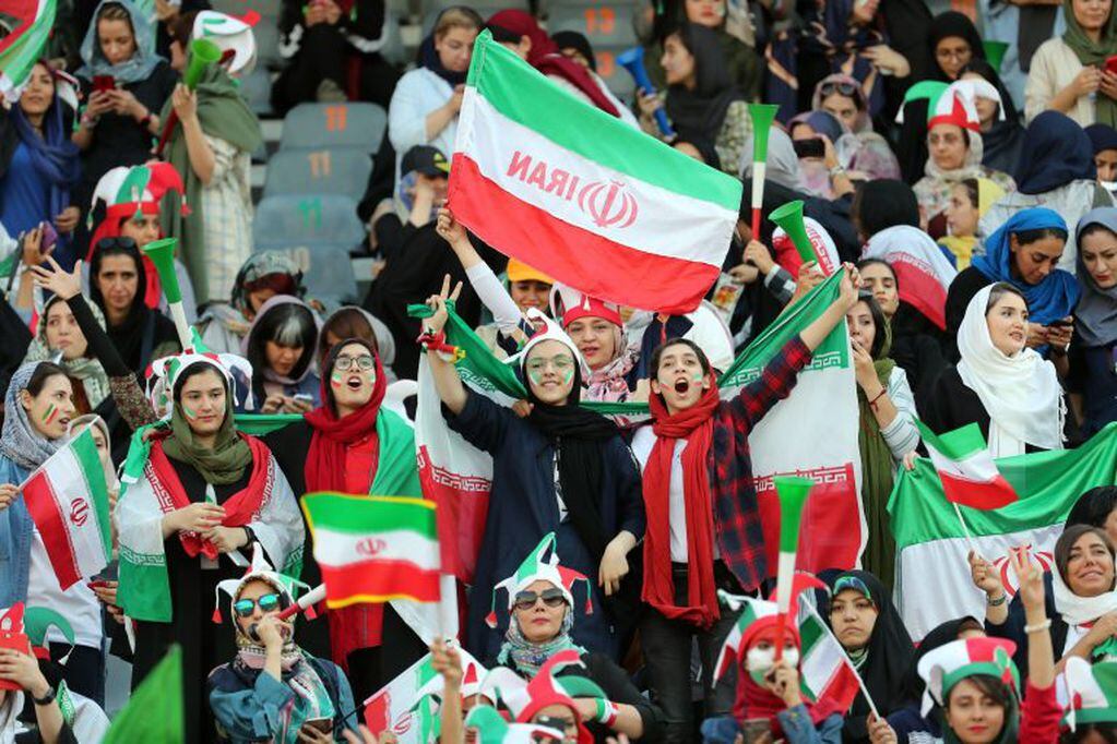 Irán goleó a Camboya con miles de mujeres en la tribuna por primera vez en 40 años. (EFE)
