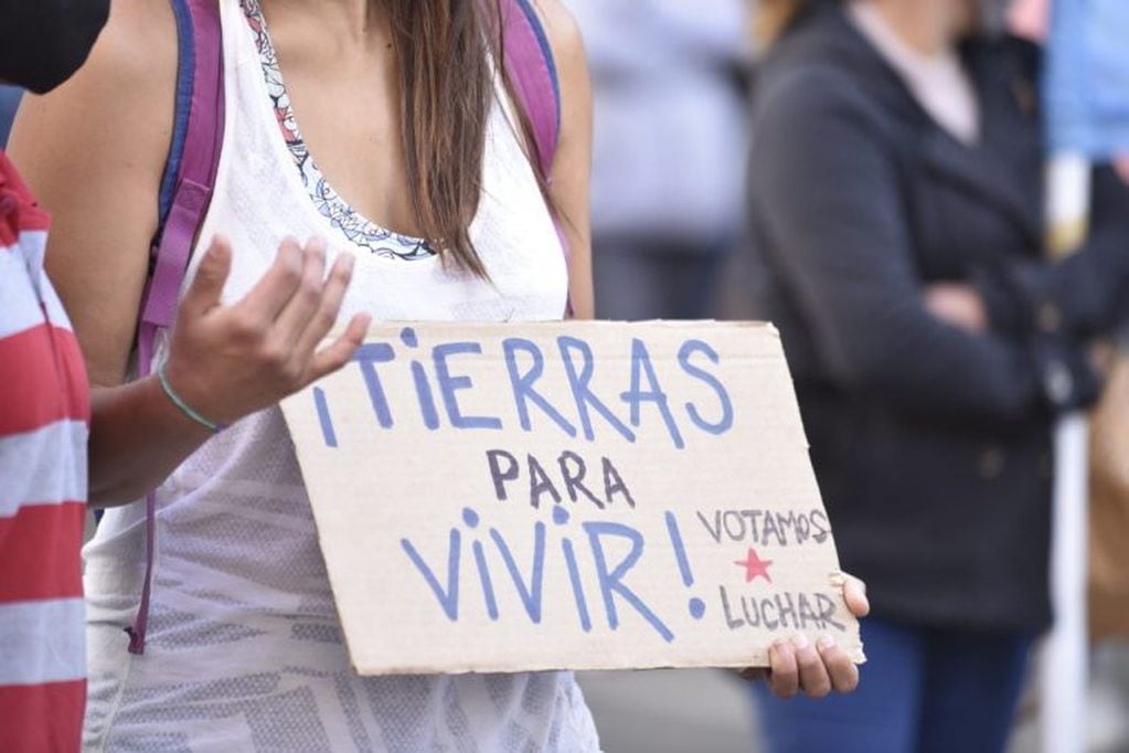 Movimientos de izquierda organizaron cortes en  el Centro de Córdoba, en repudio a un desalojo en la provincia de Buenos Aires.