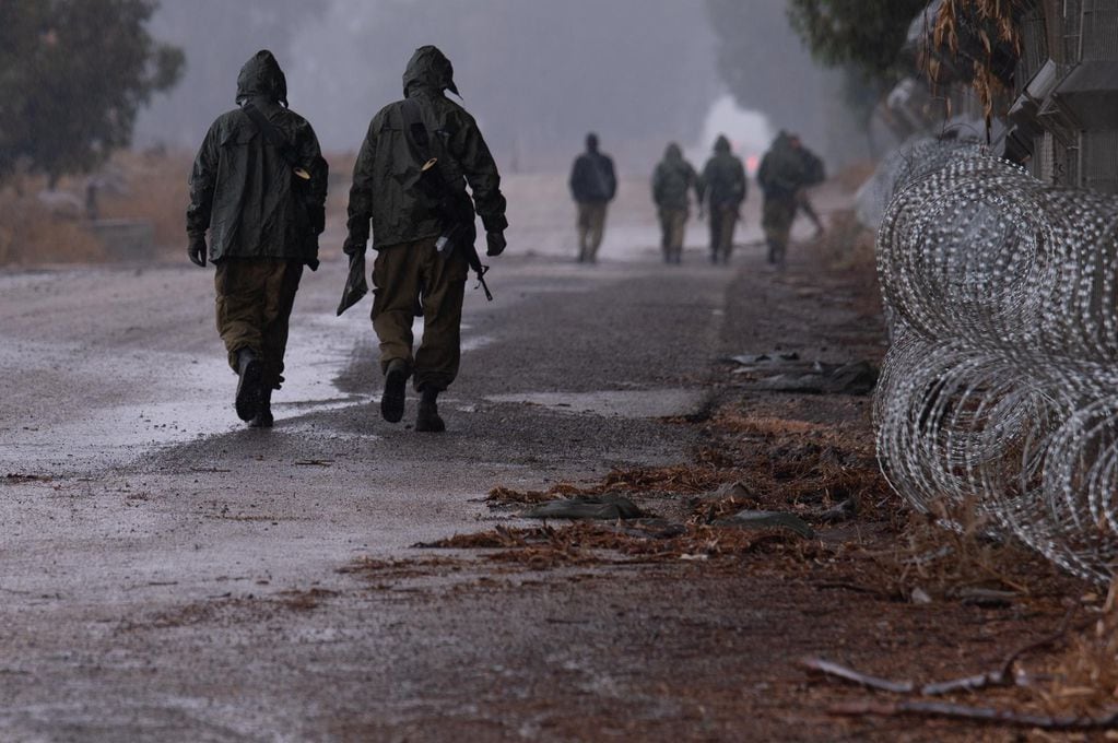 Soldados israelíes en el área cercana al Líbano. Foto: EFE/EPA/AYAL MARGOLIN.