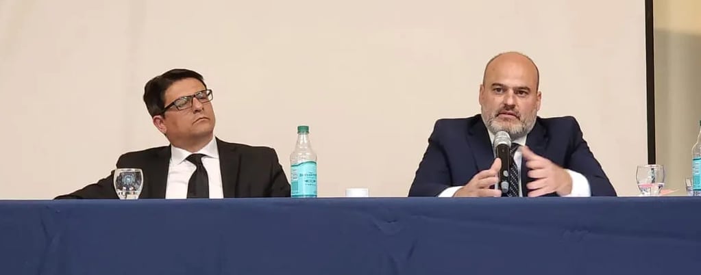 Los fiscales Lello Sánchez y Funes, en su disertación sobre el nuevo Código Procesal Penal de la Provincia de Jujuy.