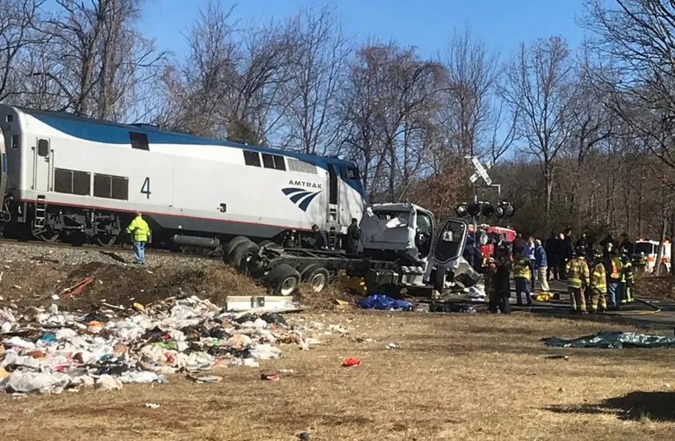 Un tren con legisladores de EEUU chocó con un camión: hay al menos un muerto. Foto: AP.