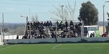 Denunciaron a un neuquino por tratar de “negro boliviano” a un menor de edad que jugaba un partido de fútbol infantil