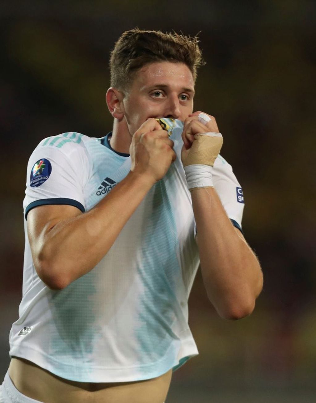 Adolfo Gaich celebra el segundo gol de Argentina  (AP Photo/Fernando Vergara)