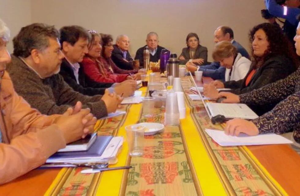 Reunión entre gremios docentes y funcionarios del gobierno de Jujuy