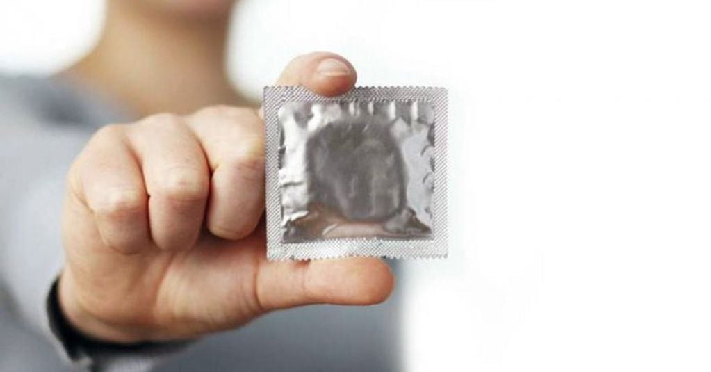 El poco uso de los preservativos, una de las causas del aumento de casos de sífilis en Argentina.
