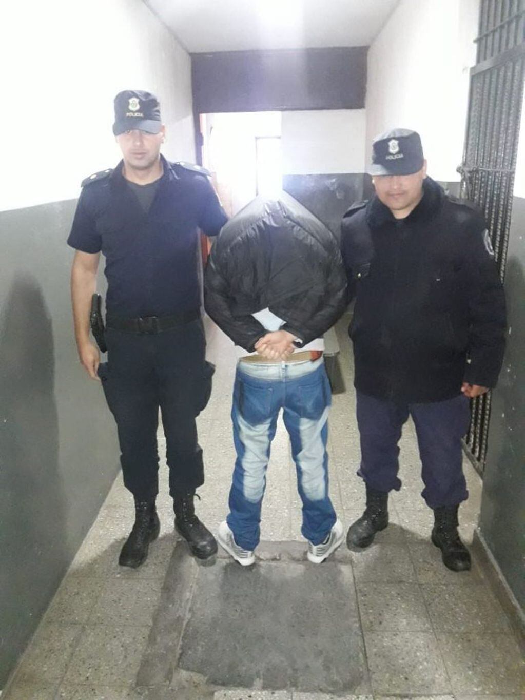 Detenido con un cuchillo en el centro de Azul