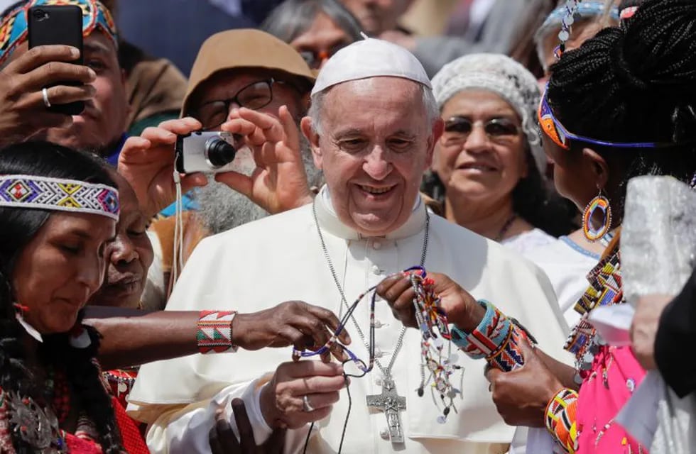 El papa Francisco impulsa al Vaticano a organizar el primer partido de fútbol femenino.