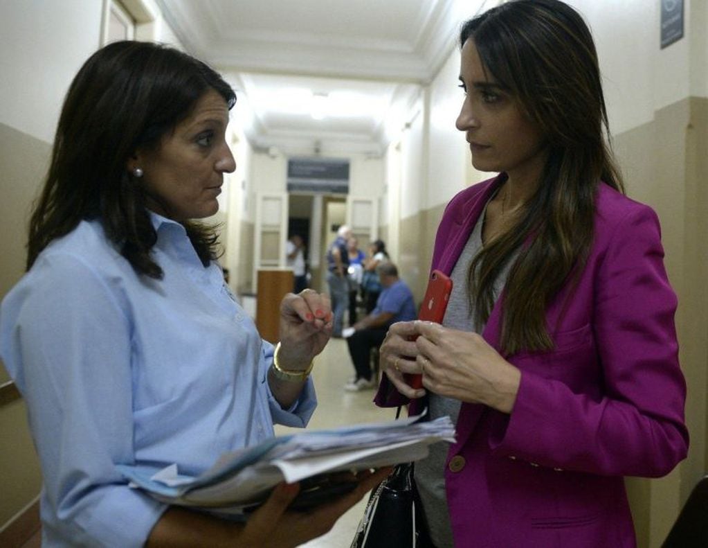 La fiscal Helena de la Cruz (derecha) pidió perpetua (web).