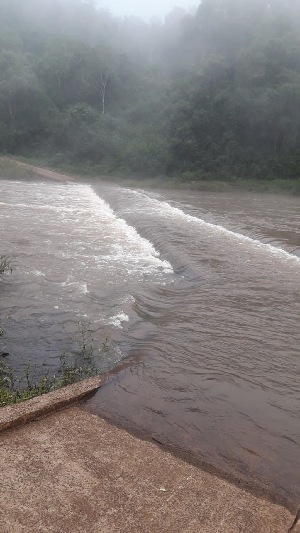 Moconá. Está cerrado el acceso a los Saltos del Moconá por el desborde del Yabotí.